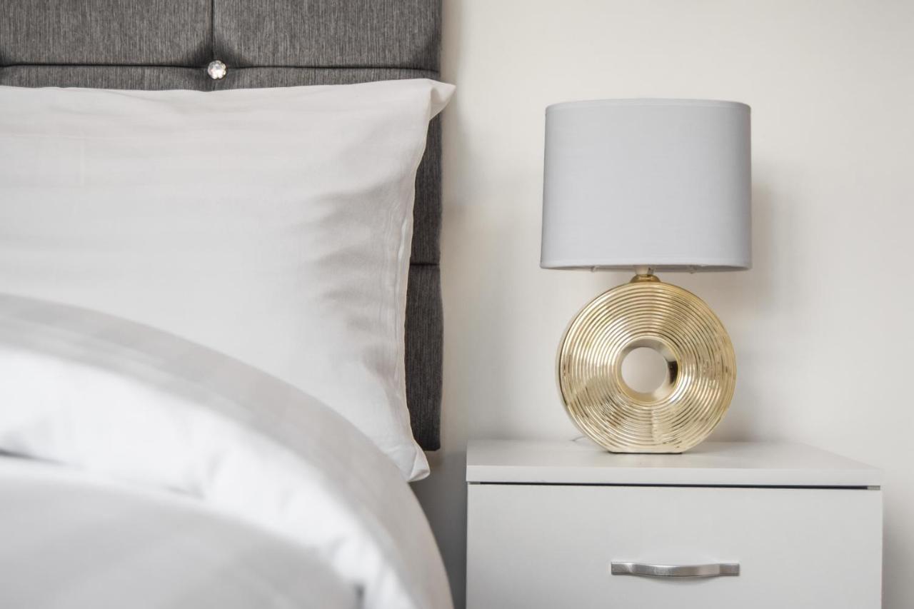 Morland Apartments - Hornchurch Лондон Екстериор снимка